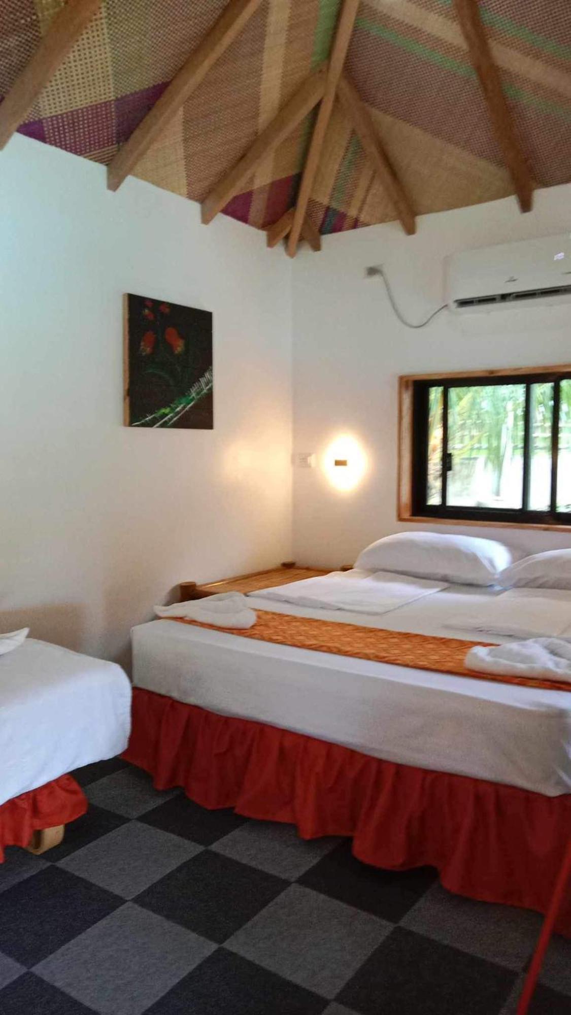 Cuestas Beach Resort And Restaurant Badian Kültér fotó