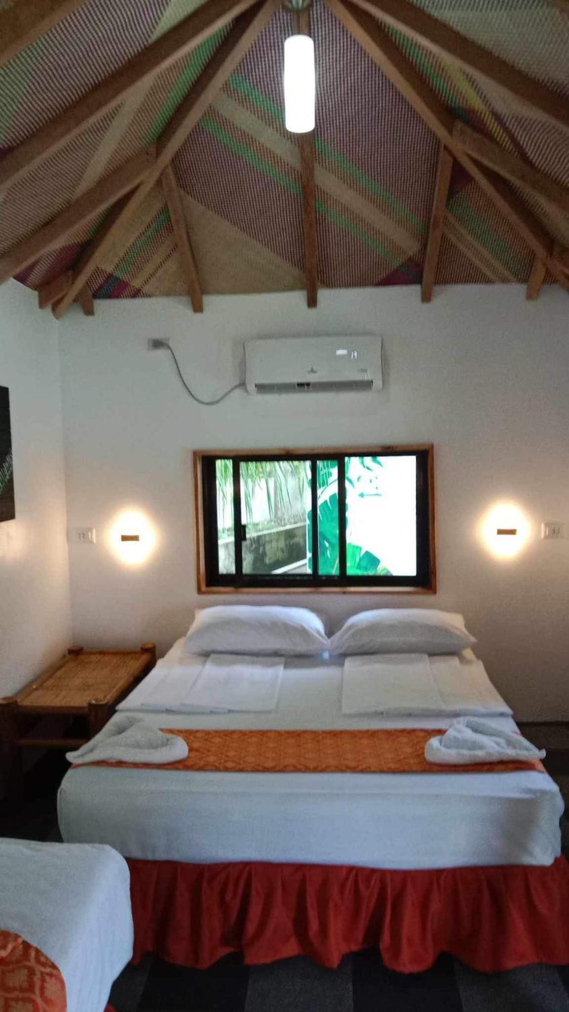 Cuestas Beach Resort And Restaurant Badian Kültér fotó