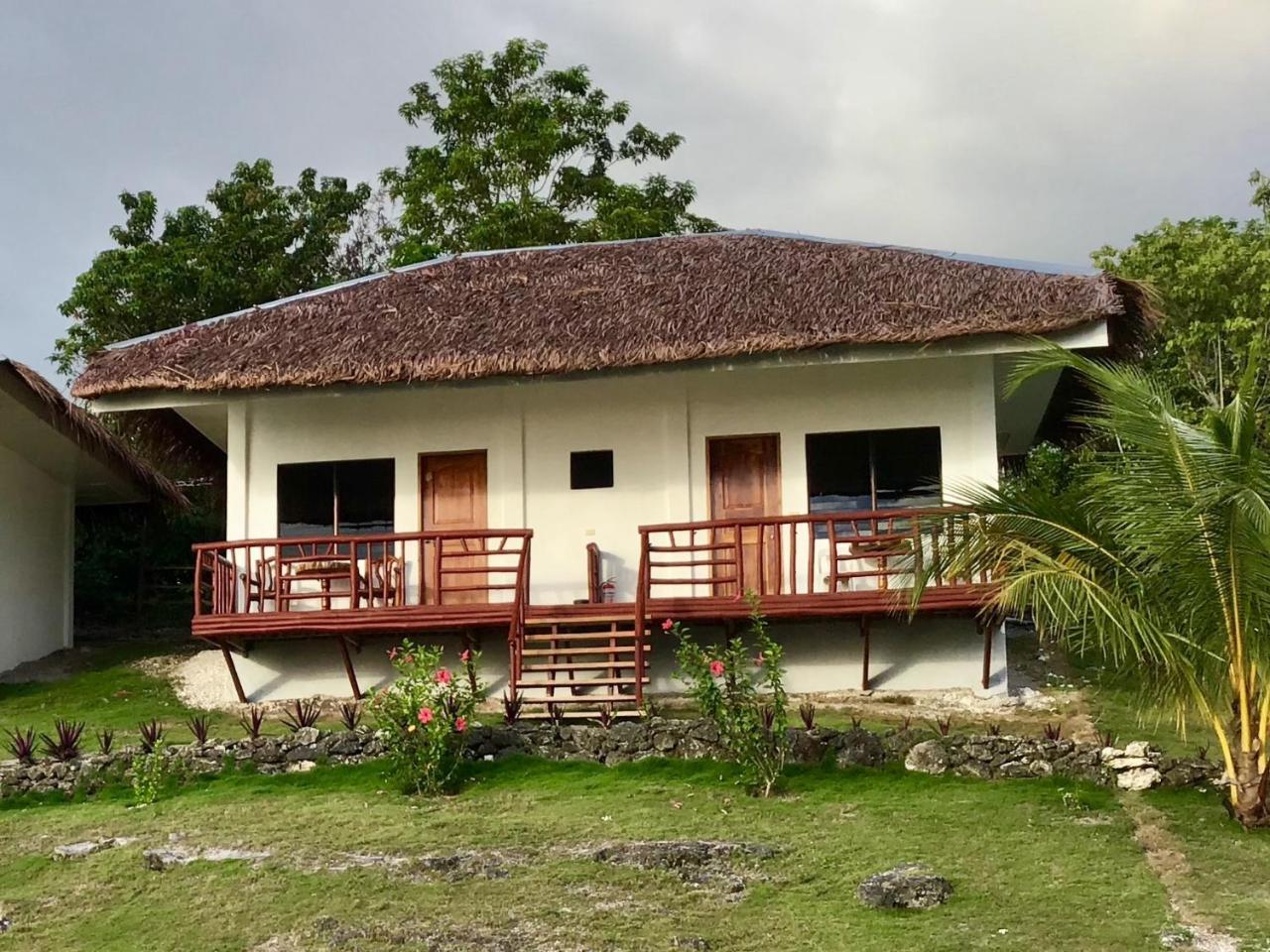Cuestas Beach Resort And Restaurant Badian Kültér fotó