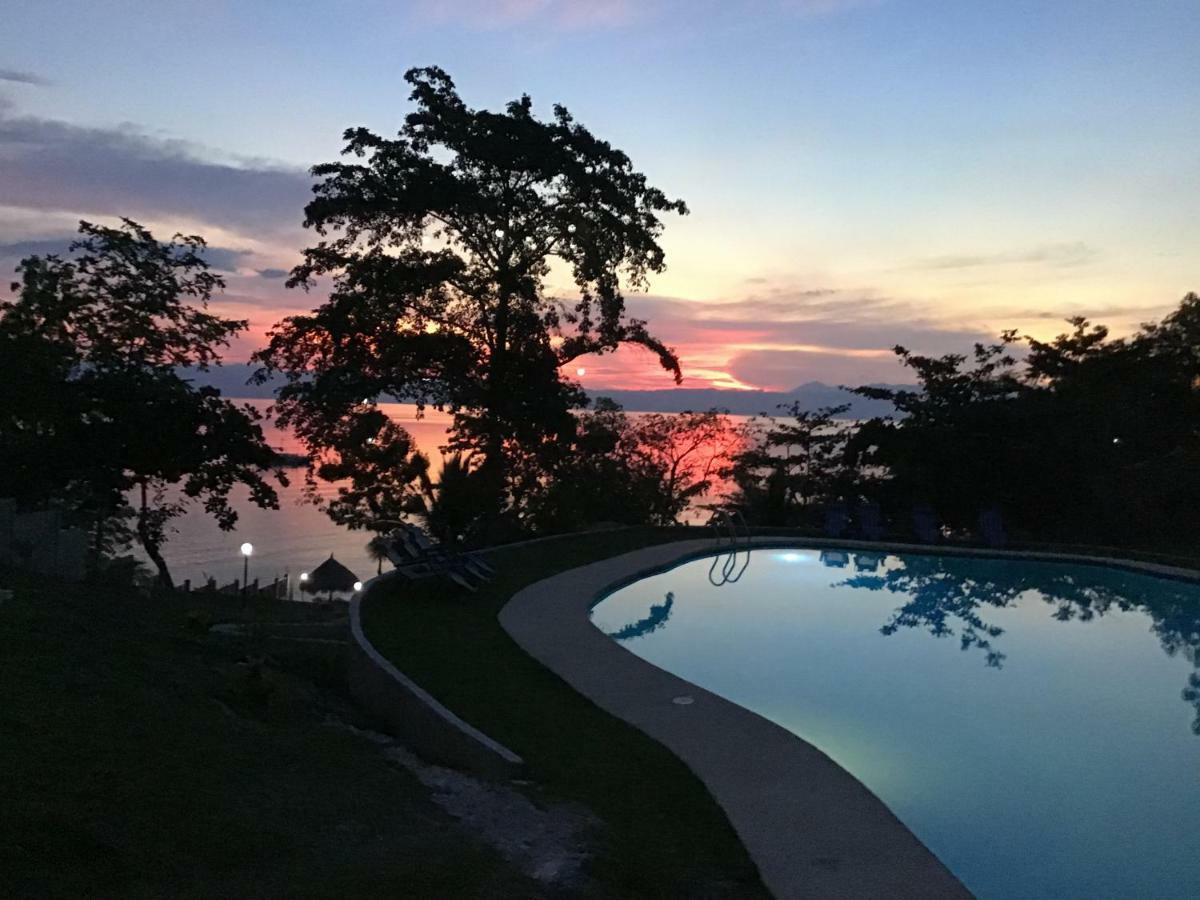 Cuestas Beach Resort And Restaurant Badian Kültér fotó